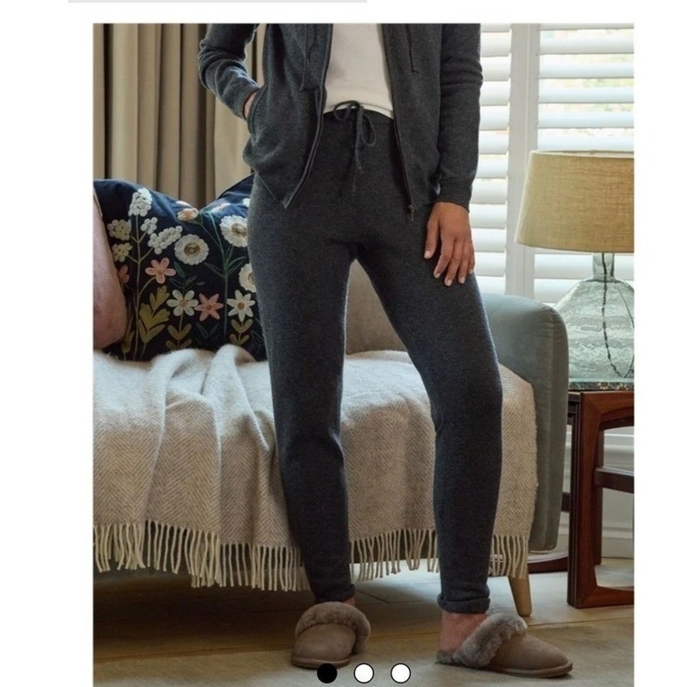 Woolovers medium wool cashmere luxe lounge joggers natural fibers flaw